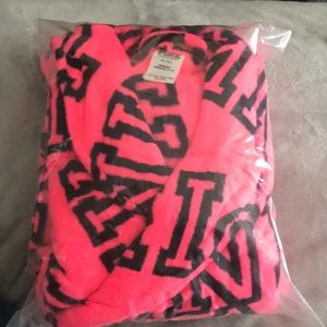 VS PINK Cozy Robe sz M/L NEW IN PACKAGE